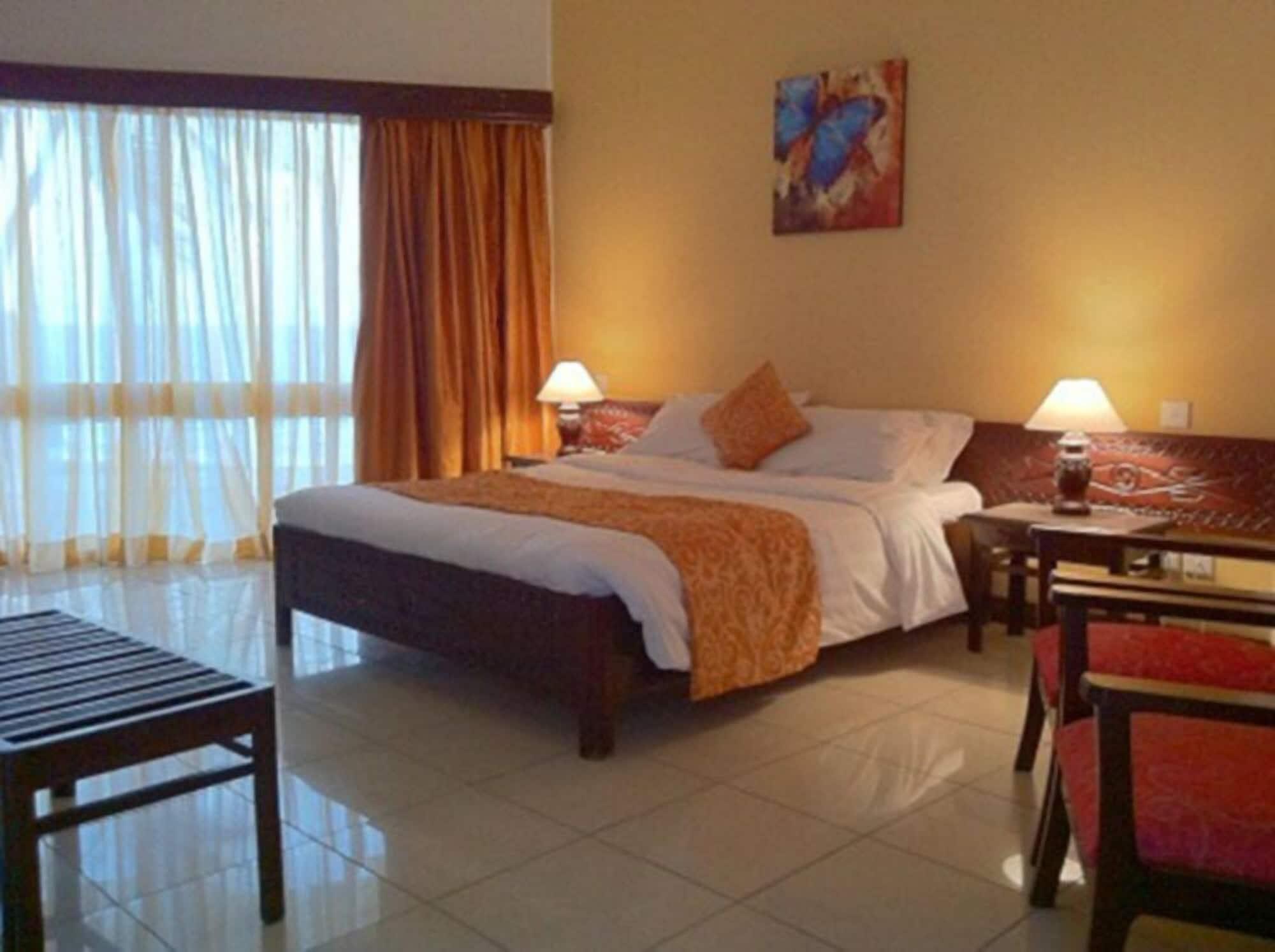 Kenya Bay Beach Hotel Бамбури Экстерьер фото