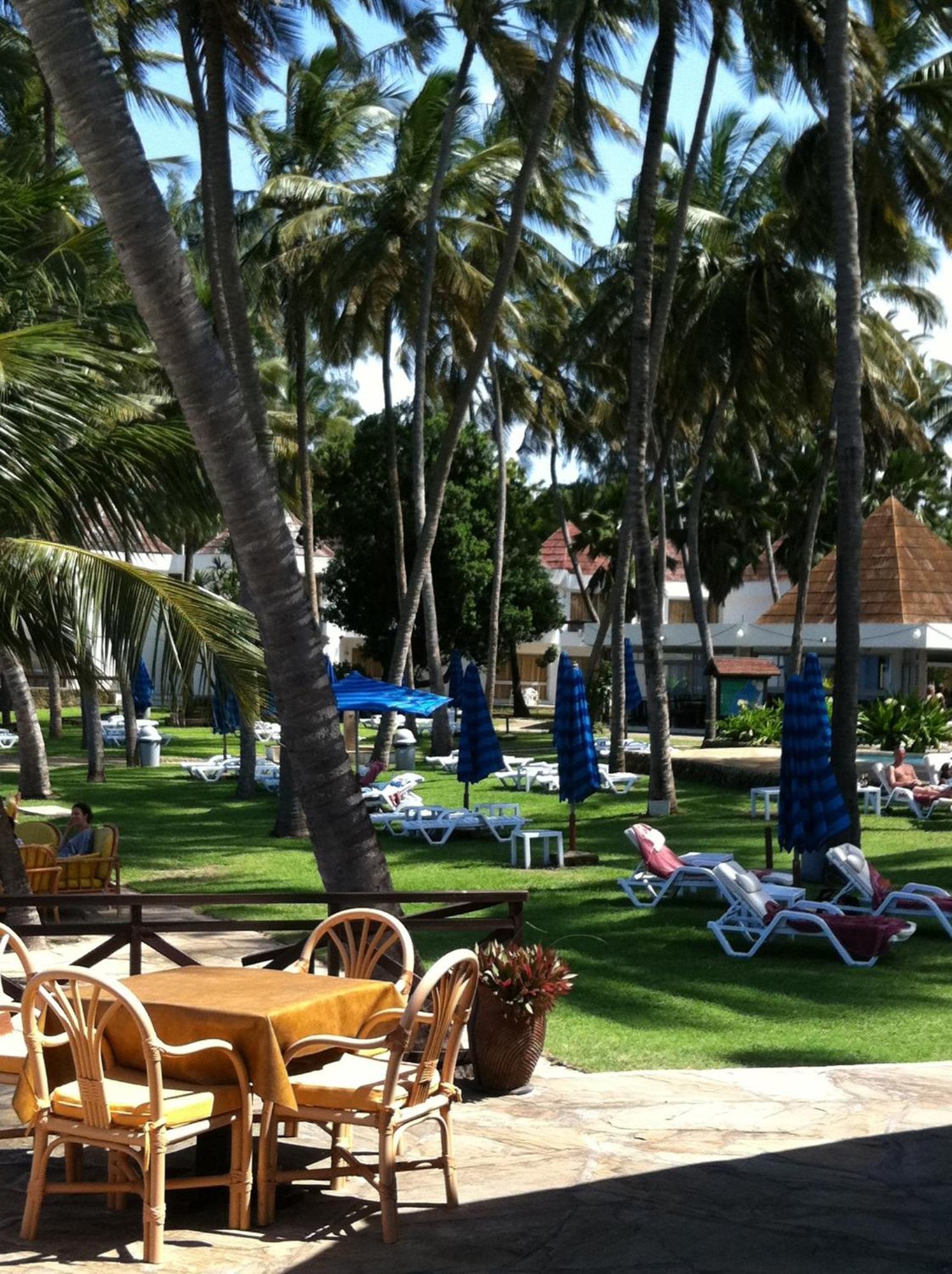 Kenya Bay Beach Hotel Бамбури Экстерьер фото